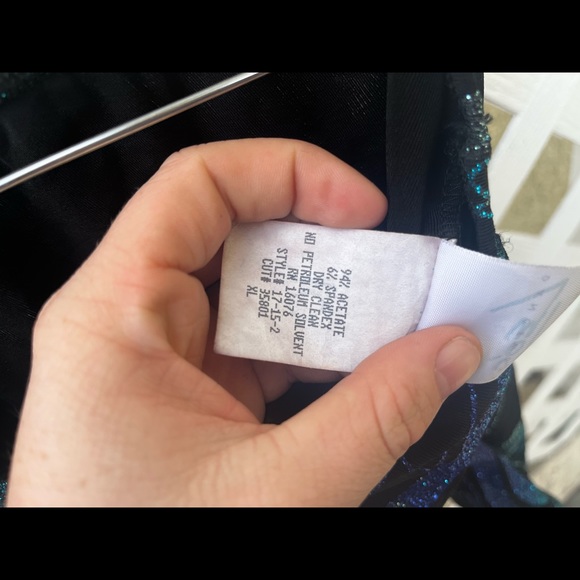 Off the shoulder leo dance shirt - Picture 3 of 3